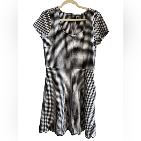 GAP Dresses & Skirts - Women’s Gap Classic Black and White Checkered Dress NWT Size: 12 Tall